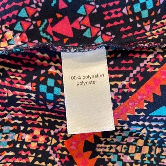 MAURICES, WOMENS AZTEC, MULTICOLOR DESIGN TOP. TIE FRONT WITH LONGER BACK.SIZE M - Picture 10 of 10